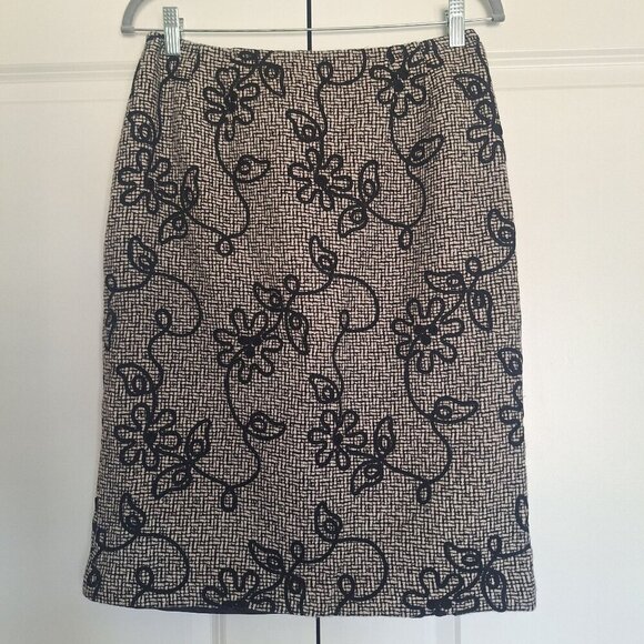 Talbots Dresses & Skirts - 💙 Talbots Floral Embroidered Wool Pencil Skirt Size 8 Fall Warm Classy Preppy